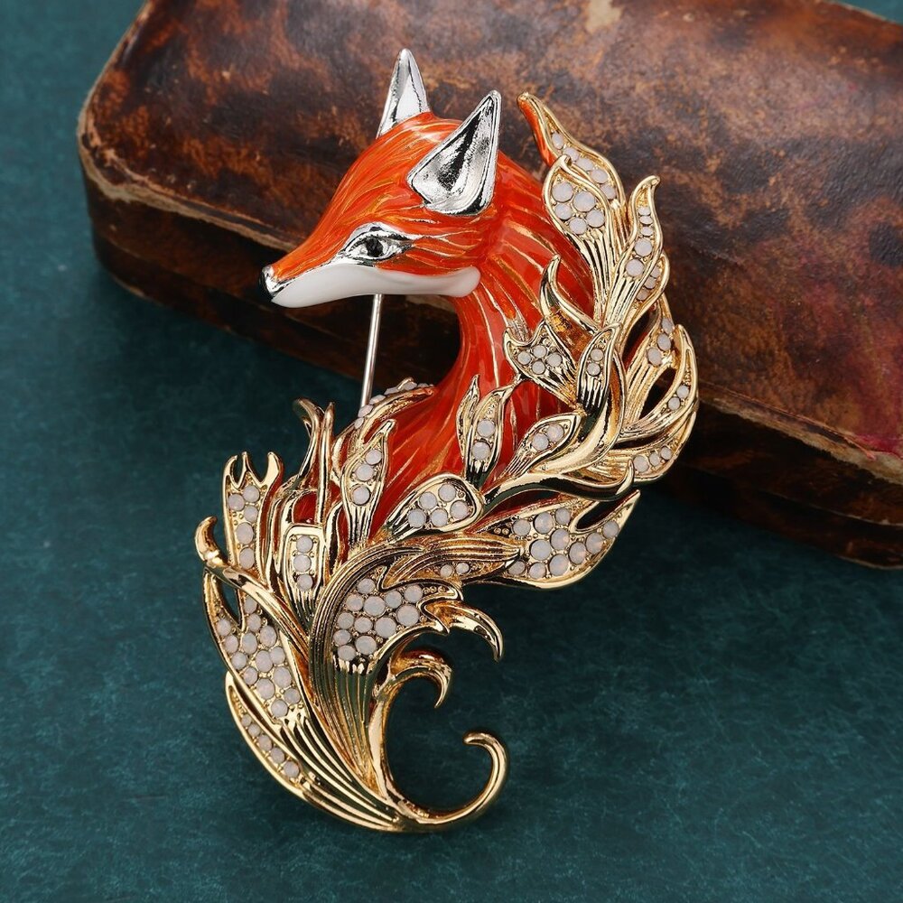 Elegant Fox Head & Leafy Scroll Brooch